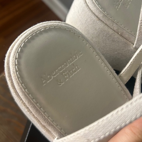 Abercrombie & Fitch Platform Sandals Ankle Strap Open Toe Beige Size 8.5 - Picture 2 of 11